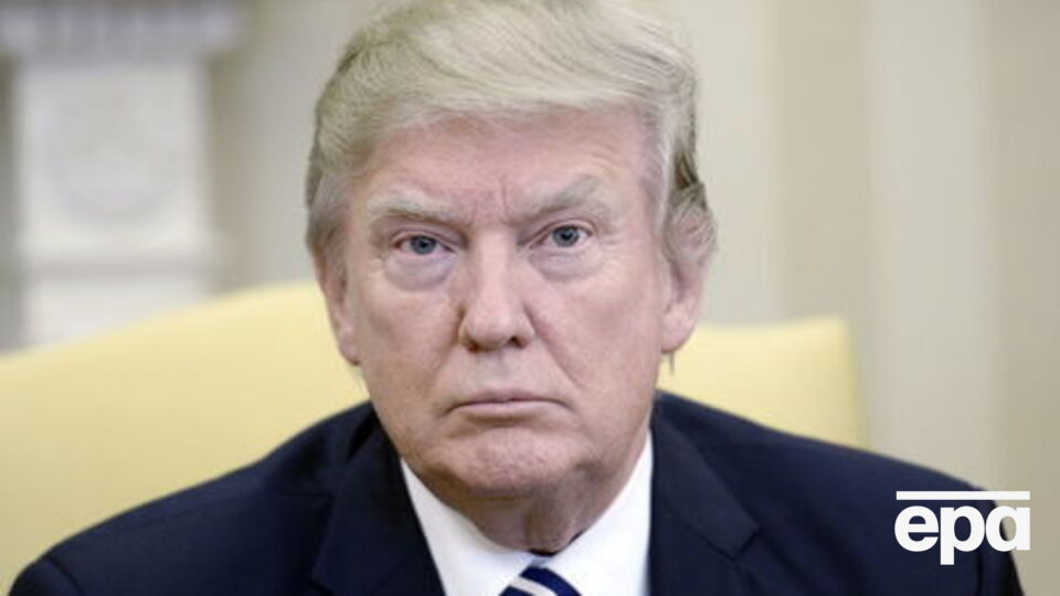 Трамп отметил, что когда увидел использование химического оружия в Сирии, немедленно позвонил министру обороны США Джеймсу Мэттису