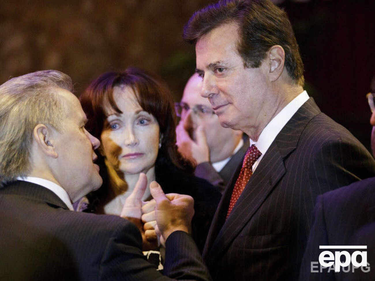 Манафорт действительно получал переводы, о которых говорилось в "амбарной книге", пишет AP