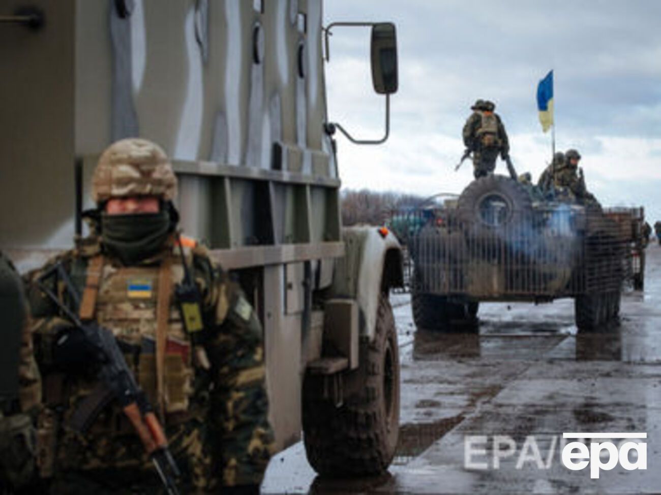 На місцях подій працюють представники військової служби правопорядку, військової прокуратури, поліції