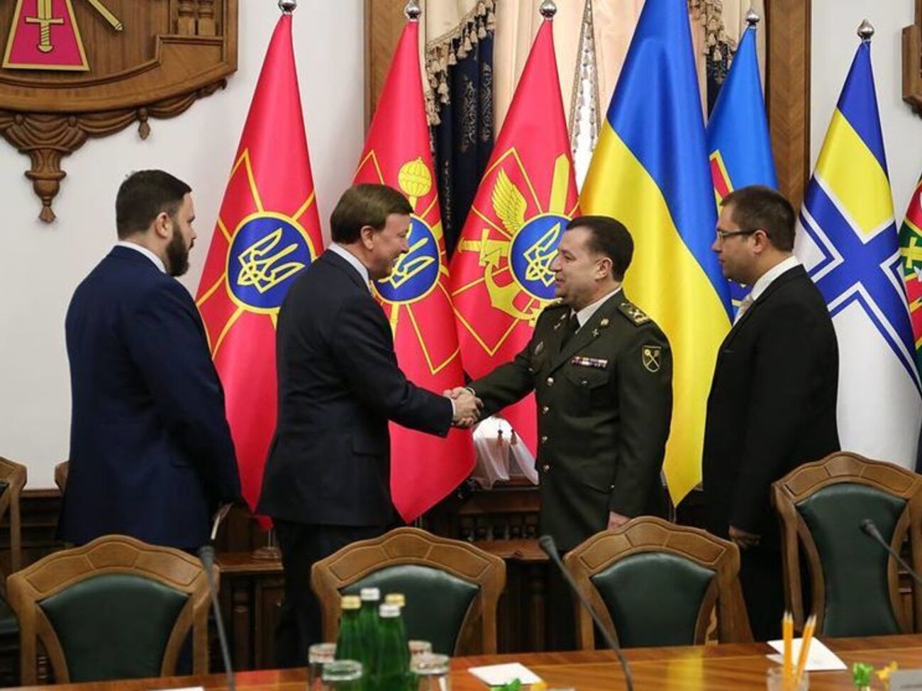 Полторак подблагодарил&nbsp;США "за последовательную поддержку"