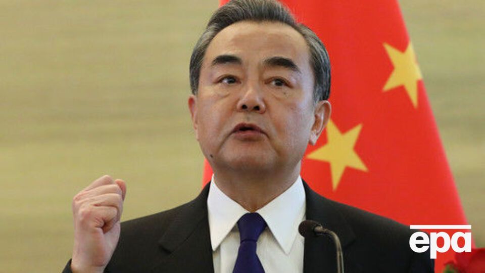 Глава МИД Китая: Проблему на Корейском полуострове нужно решить мирным путем