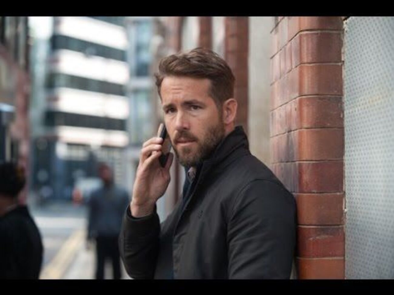 Герой картины &ndash;&nbsp;опытный киллер &ndash;&nbsp;наймет себе телохранителя