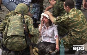 В результате нападения и позднего штурма здания школы в Беслане более 800 человек были ранены