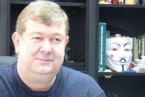 Мальцева на носилках погрузили в самолет