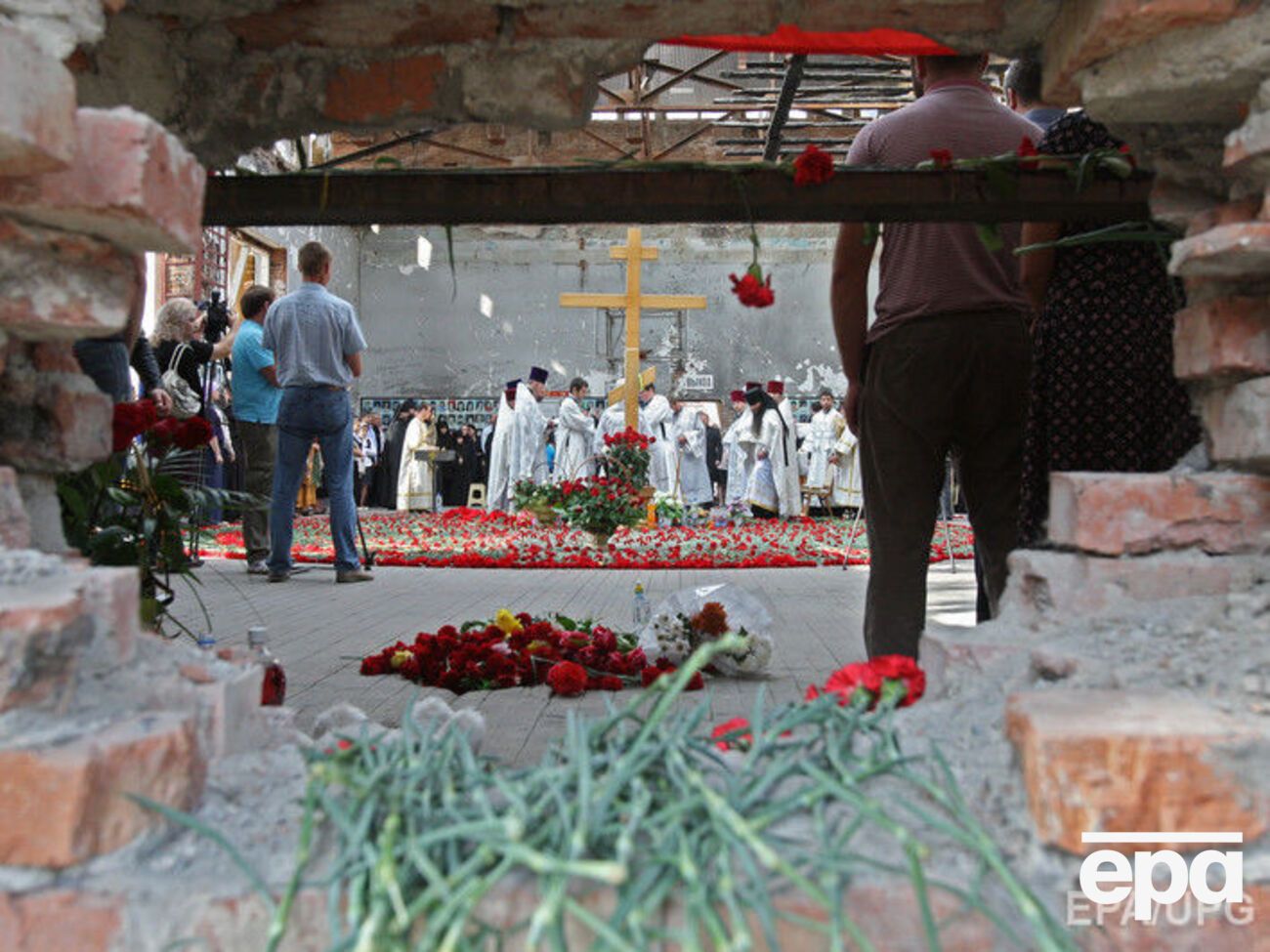 1 сентября 2004 года в Беслане сторонники Чеченской Республики Ичкерия захватили в заложники более 1200 учеников и учителей школы №1