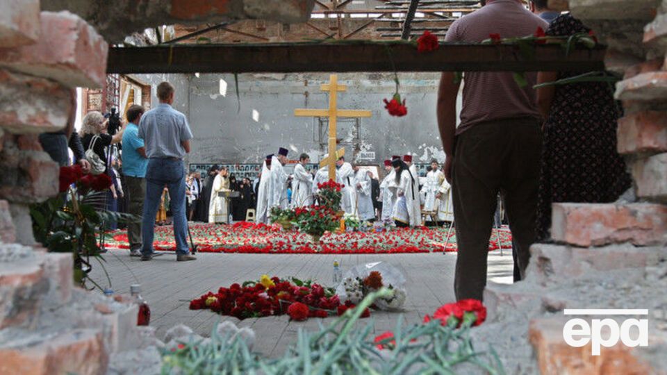 1 вересня 2004 року в Беслані прихильники Чеченської Республіки Ічкерія захопили в заручники понад 1200 учнів та вчителів школи №1