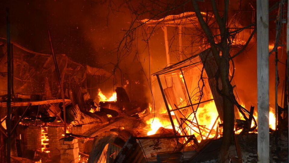 Пожар тушили в течение трех часов
