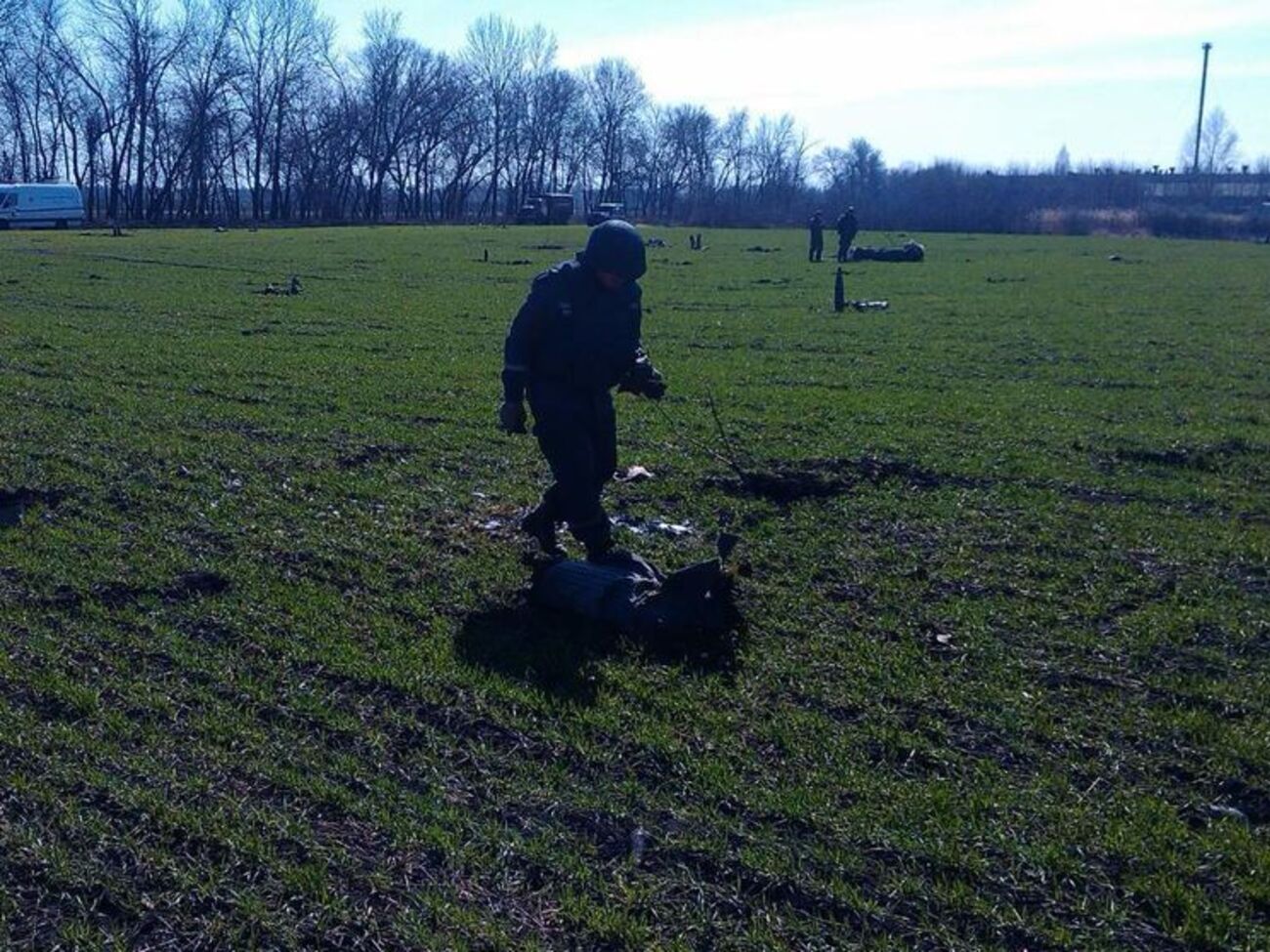 У ДСНС повідомили, що розмінування території навколо складу перебуває на завершальному етапі