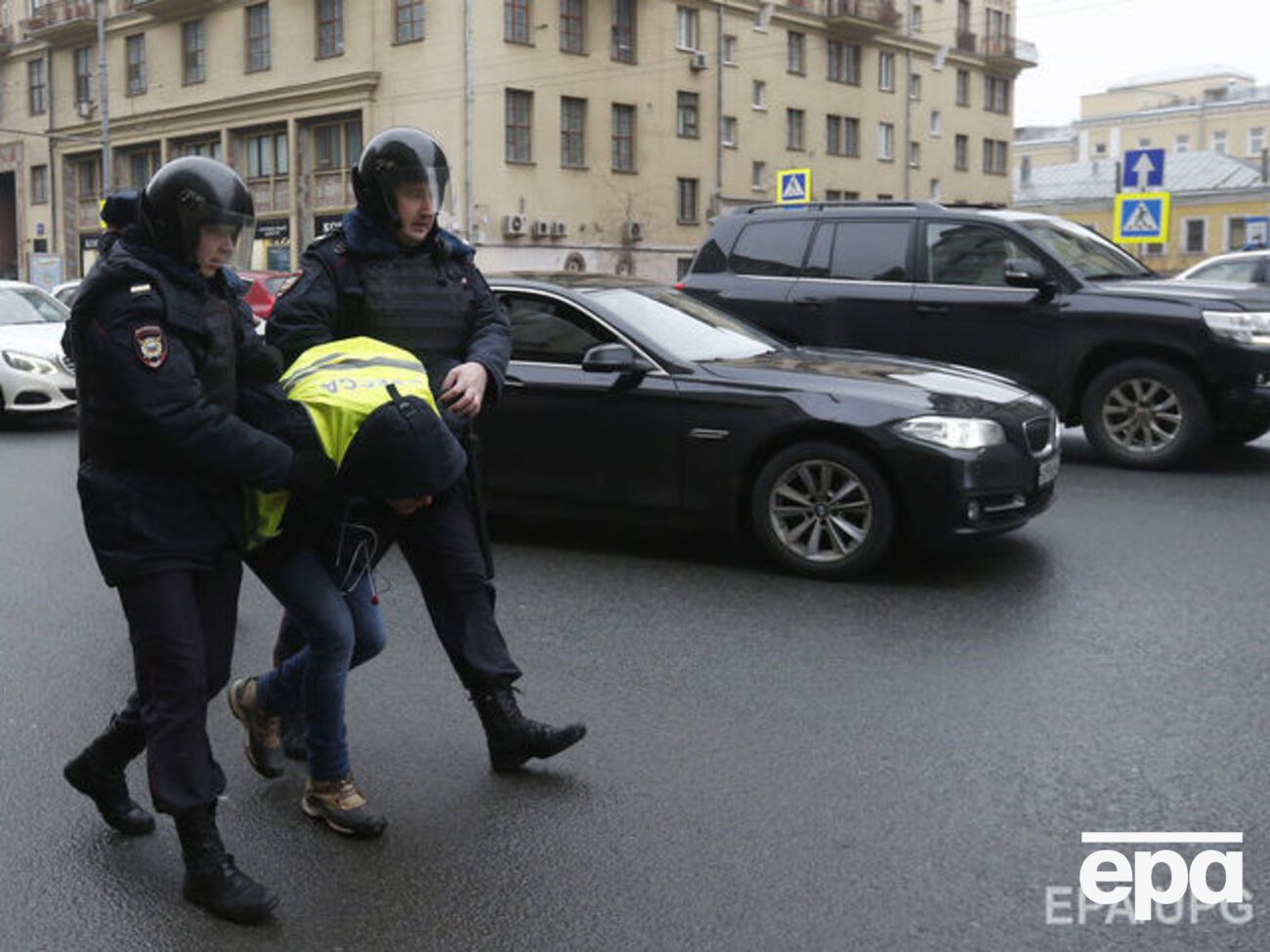 У Росії знову затримують учасників акції протесту в Москві