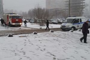 На место происшествия прибыли полиция и пожарные