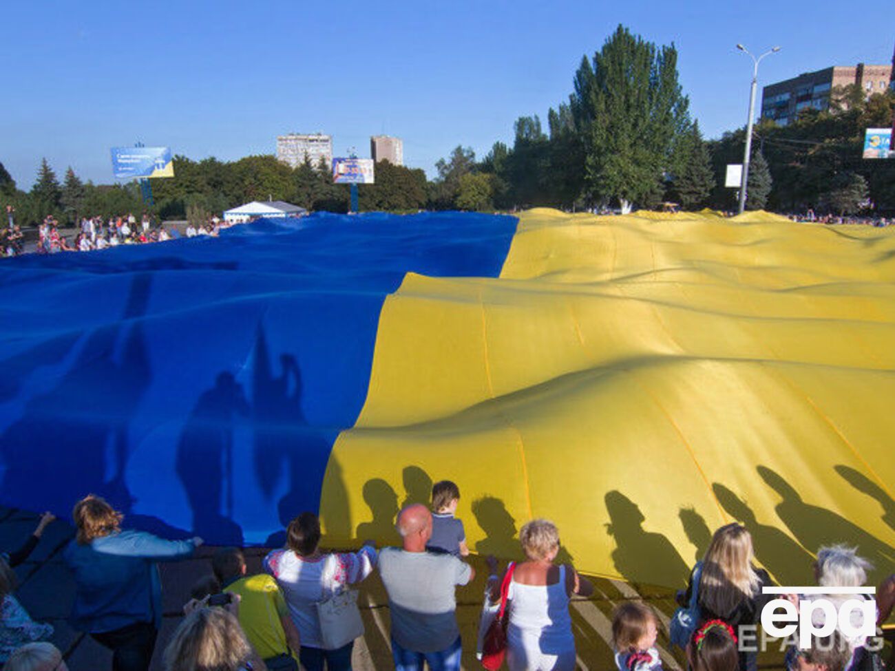 День українського прапора пропонують перенести на вересень
