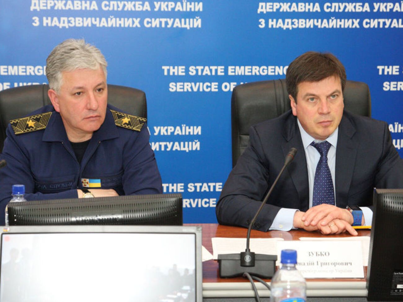 Зубко (праворуч) та голова ДСНС Чечоткін на засіданні комісії