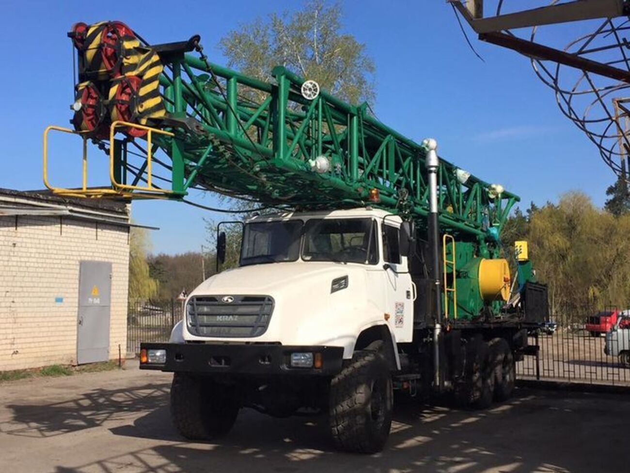 Нова установка для ремонту й буріння свердловин, вироблена в Харкові