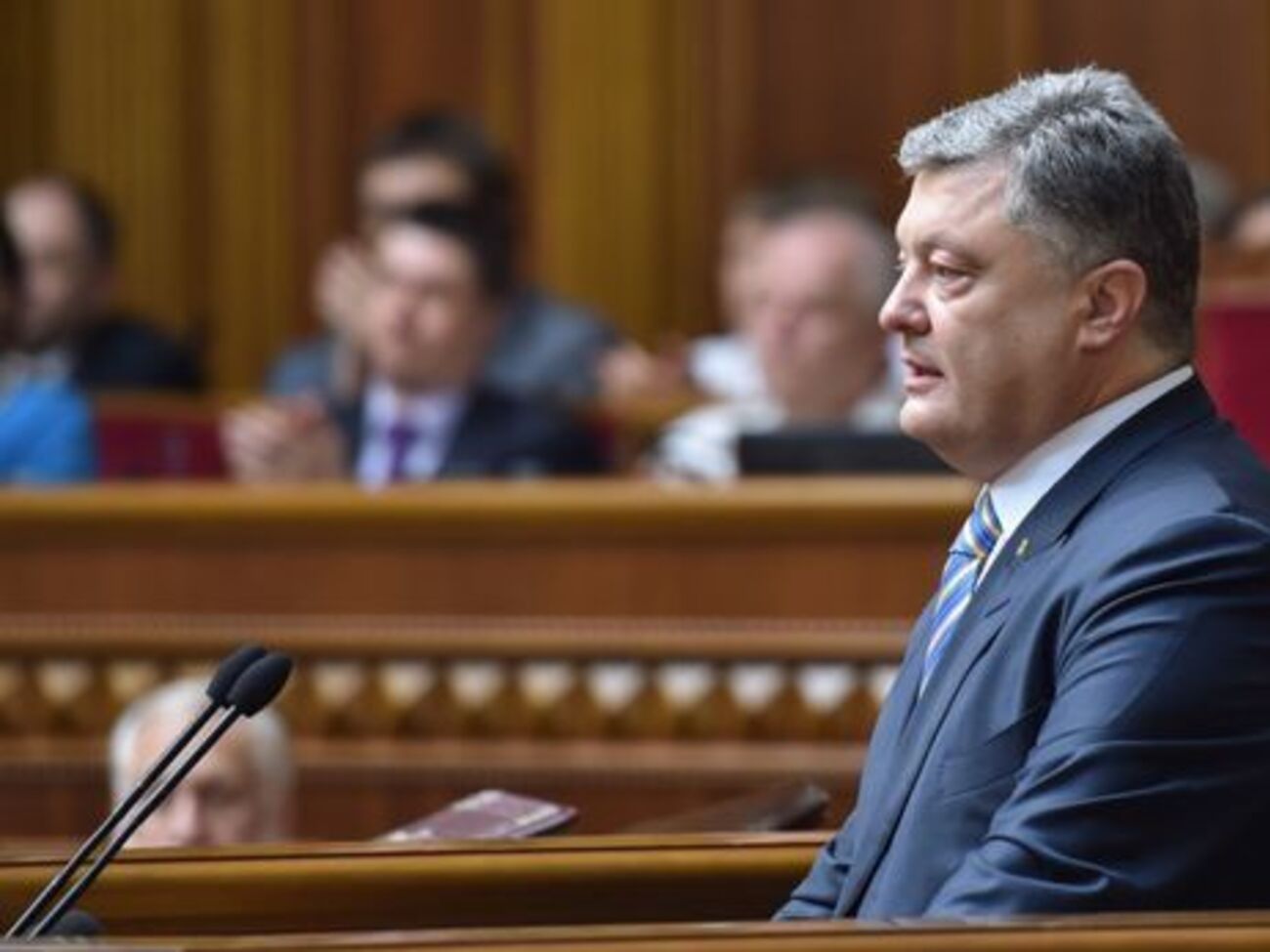 Закон вернули с подписью Порошенко 14 апреля