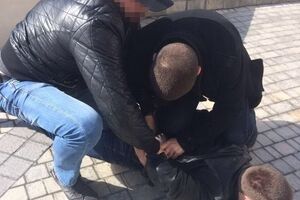 Поліцейський попався на хабарі в розмірі 10 тис. грн