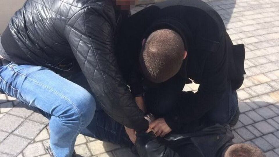 Поліцейський попався на хабарі в розмірі 10 тис. грн