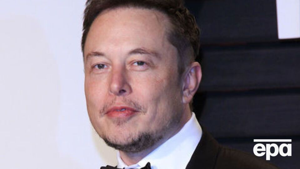 Маск анонсував появу першої вантажівки з електродвигуном