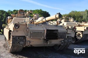Переброшенные в Европу танки M1A2 Abrams были закамуфлированы для условий пустыни