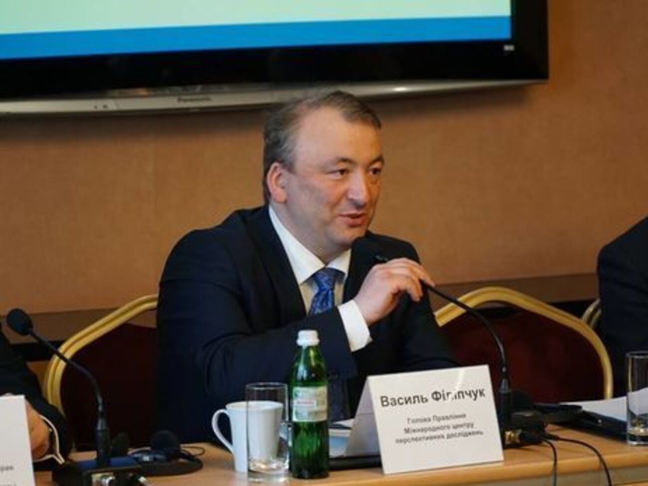 За словами Філіпчука, він познайомився з Артеменком 2014 року й не бачився з ним відтоді аж до середини лютого 2017 року