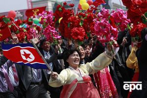 "День сонця". У КНДР відзначають 105-річчя з дня народження свого засновника Кім Ір Сена. Фоторепортаж