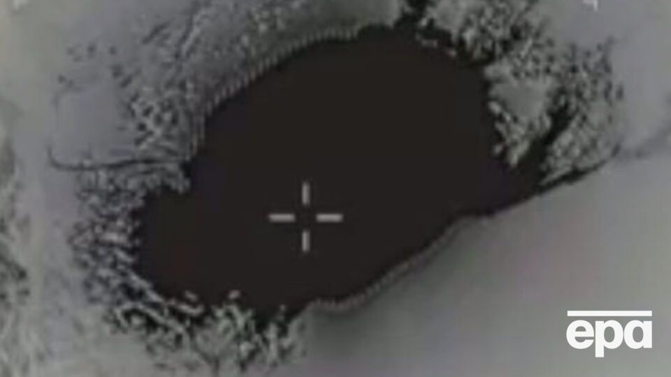 Фотография взрыва "супербомбы", опубликованная министерством обороны США