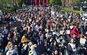 Акция в центре Киева собрала около тысячи человек