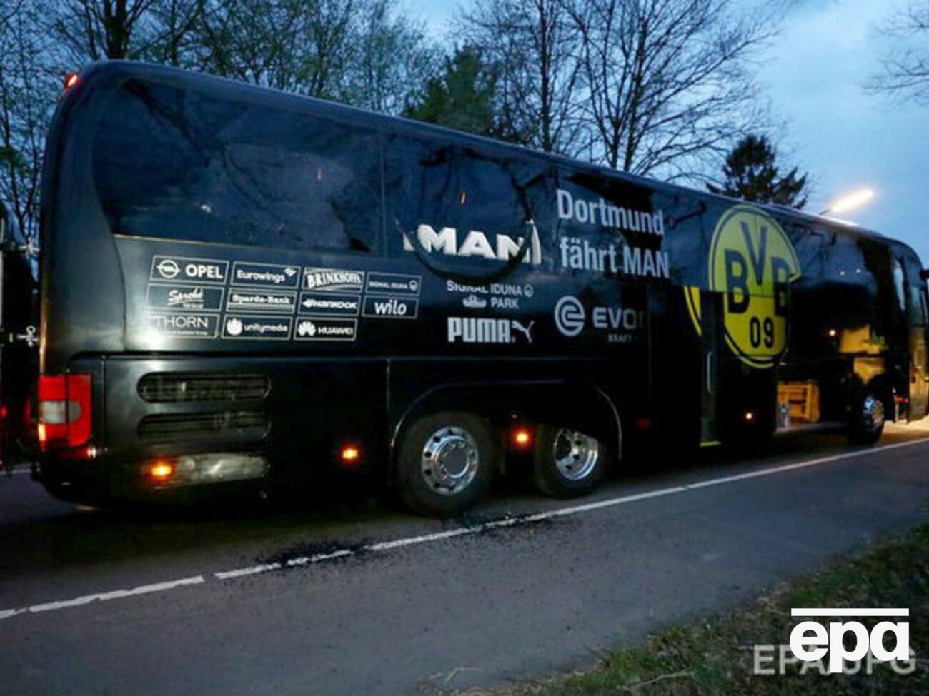 Взрывы раздались, когда автобус с командой ехал на стадион