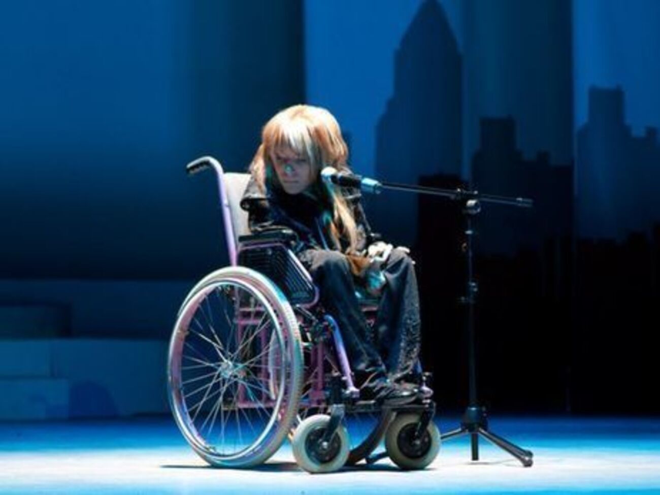 Опрос был проведен до того, как стало известно о запрете въезда Самойловой в Украину