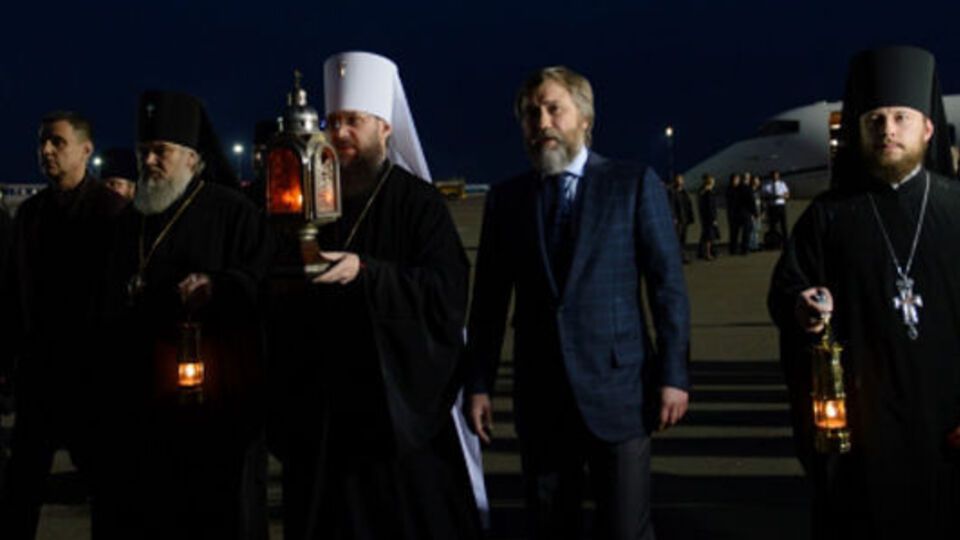 Благодатный огонь привезли в Украину