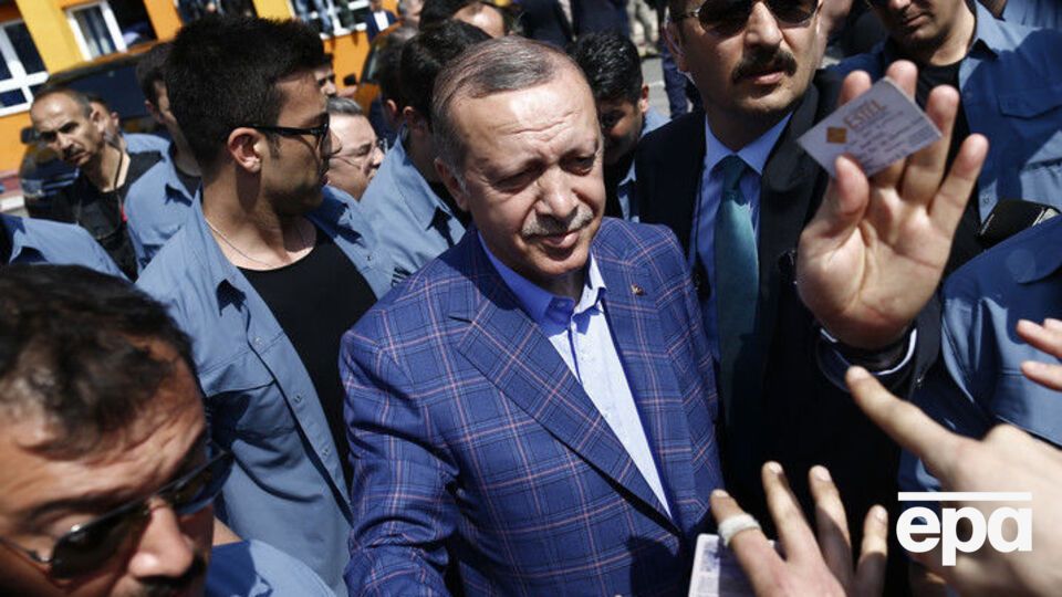 Anadolu пишет, что Эрдоган уже начал получать поздравления от лидеров "многих стран"