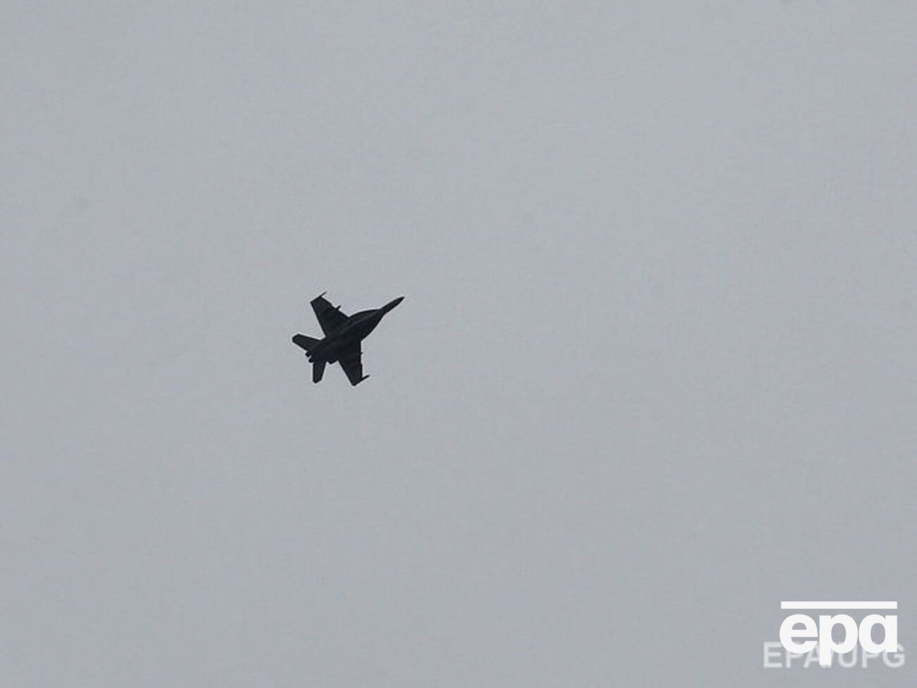 Российские средства контроля воздушного пространства вместе с истребителями Су-30 отслеживают полеты авиации международной коалиции в небе Сирии