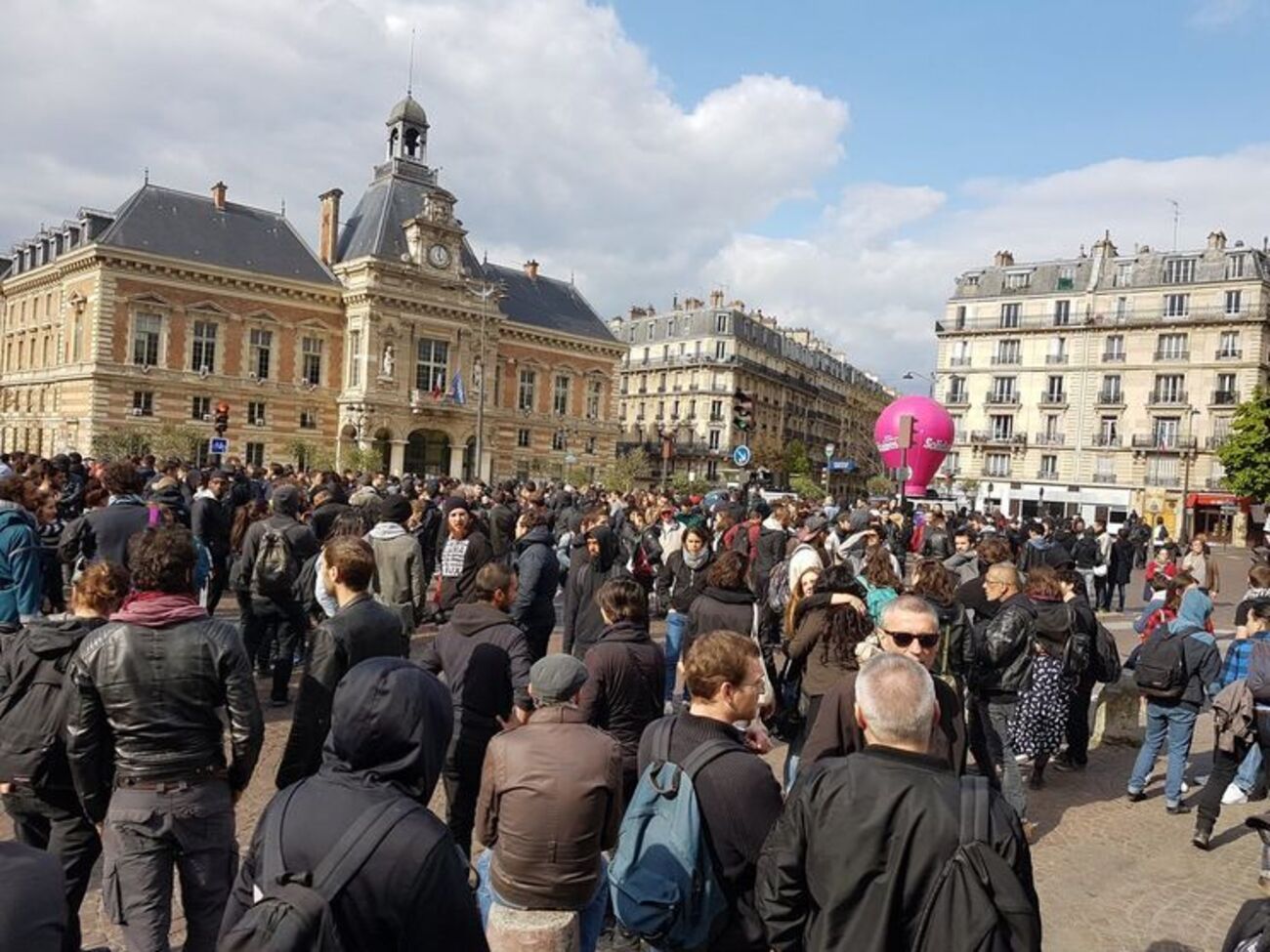 В акції взяло участь майже 400 осіб