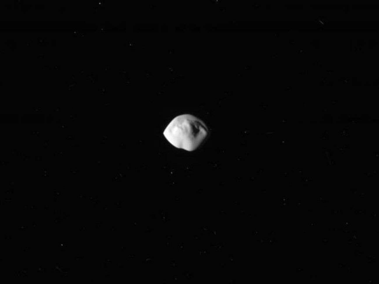 Cassini сфотографировал спутник Сатурна