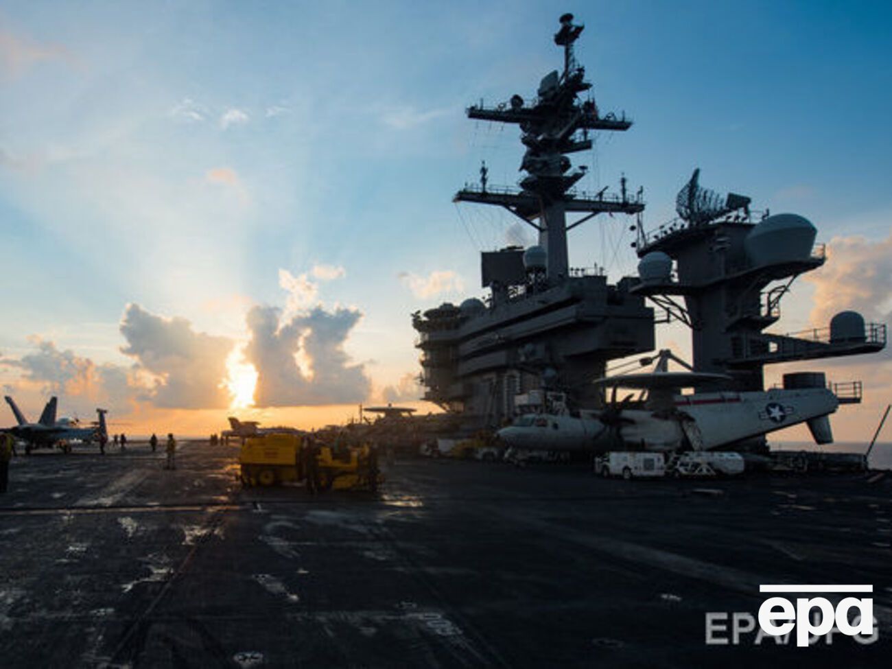Авианосец&nbsp;Carl Vinson оказался в центре внимания военных РФ и КНР
