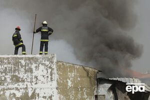 Рятувальники ліквідовують пожежу на місці падіння літака