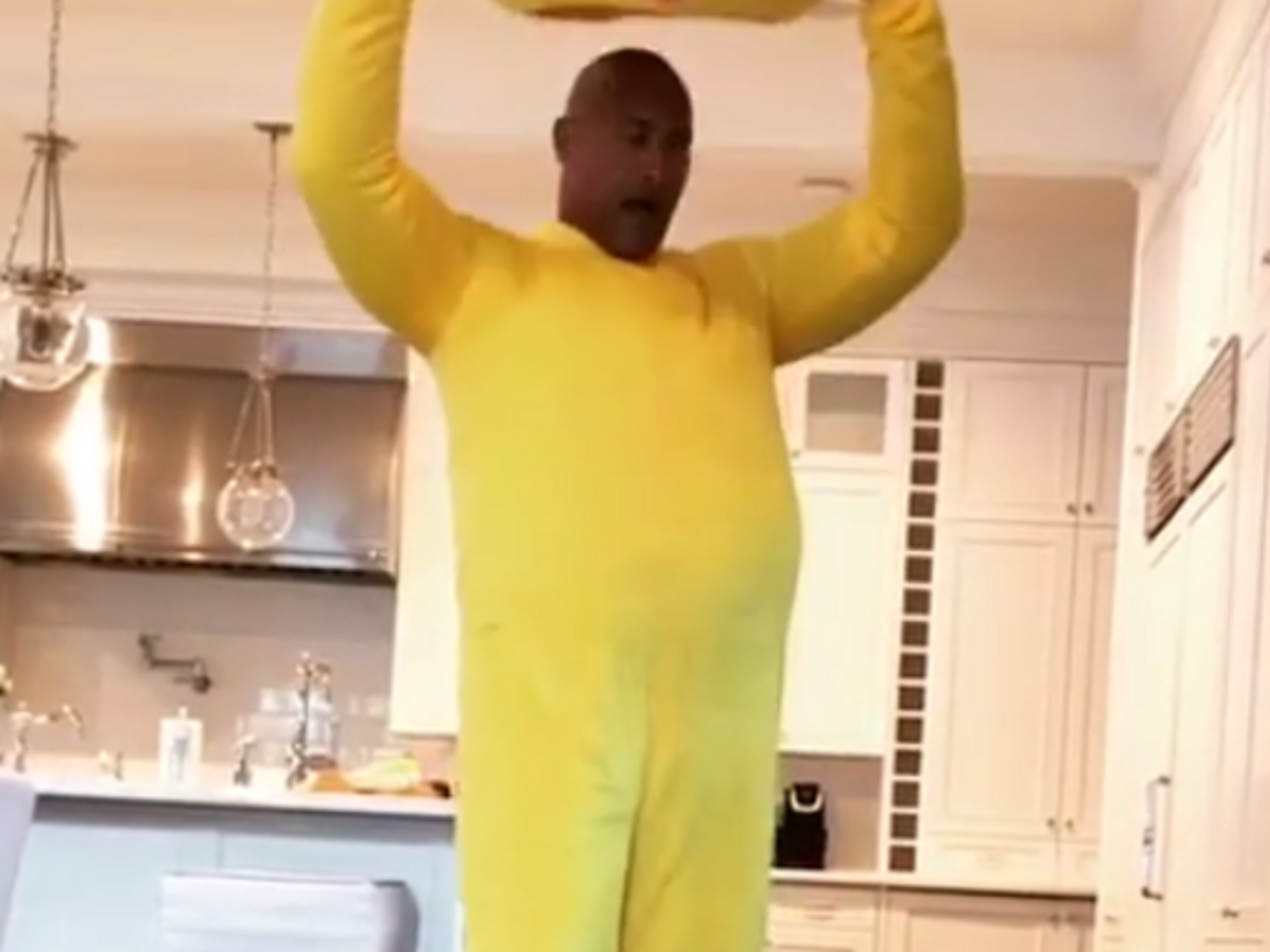 У коментарі до запису актор зізнався, що Пікачу "здається жирним"