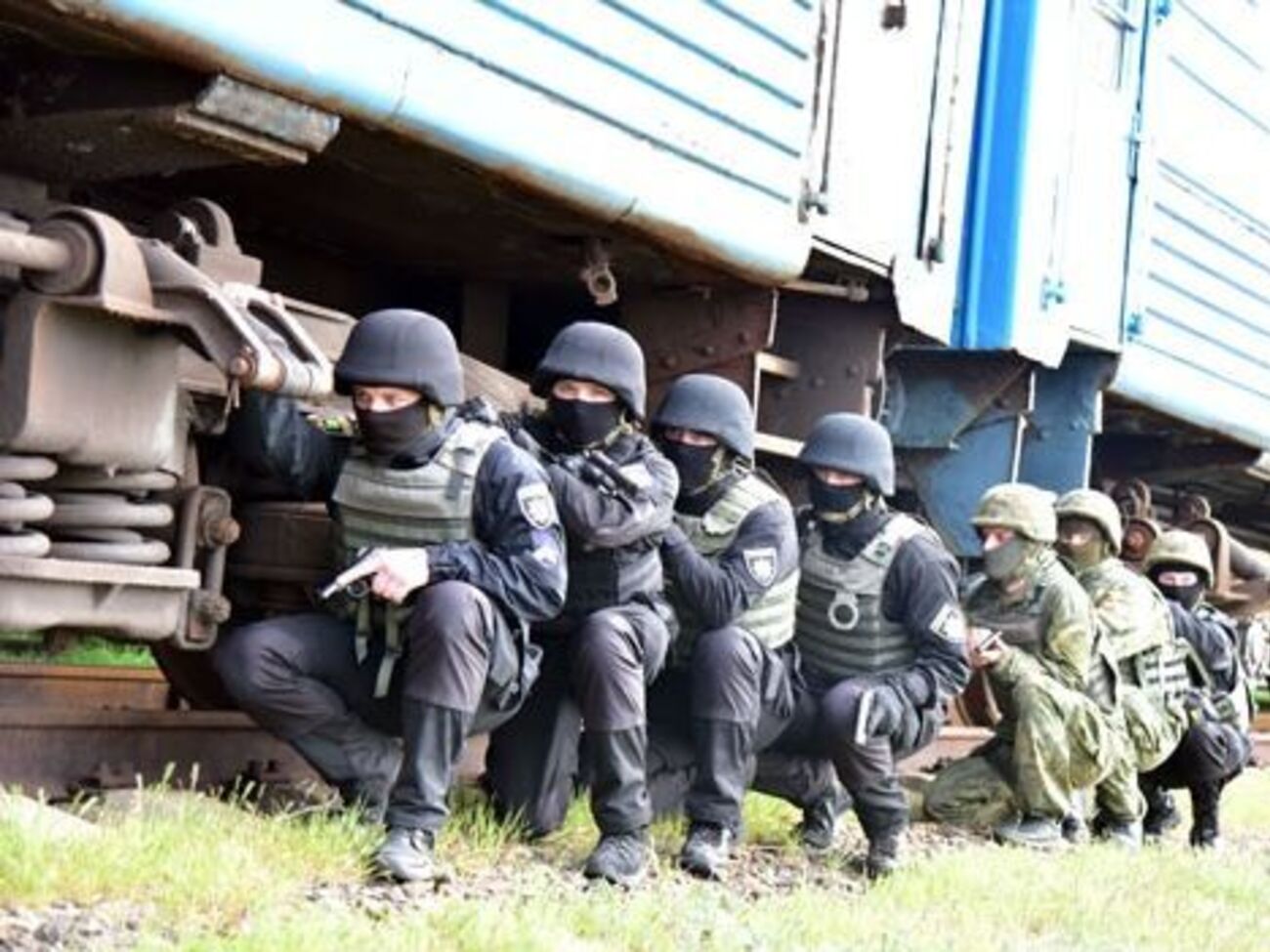 Штурмовая группа заняла позицию для атаки