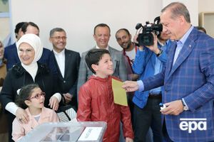 Завдяки референдуму Ердоган зможе залишатися при владі до 2029 року – The Guardian