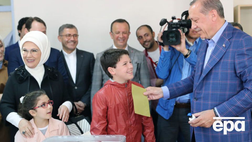 Благодаря референдуму Эрдоган сможет оставаться у власти до 2029 года – The Guardian