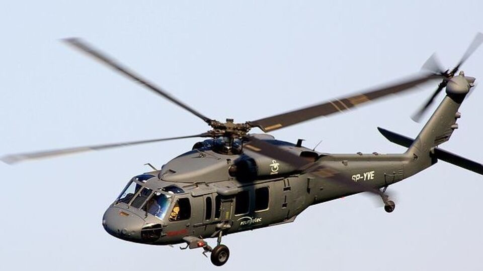 На борту вертольота UH-60 Blackhawk було три людини