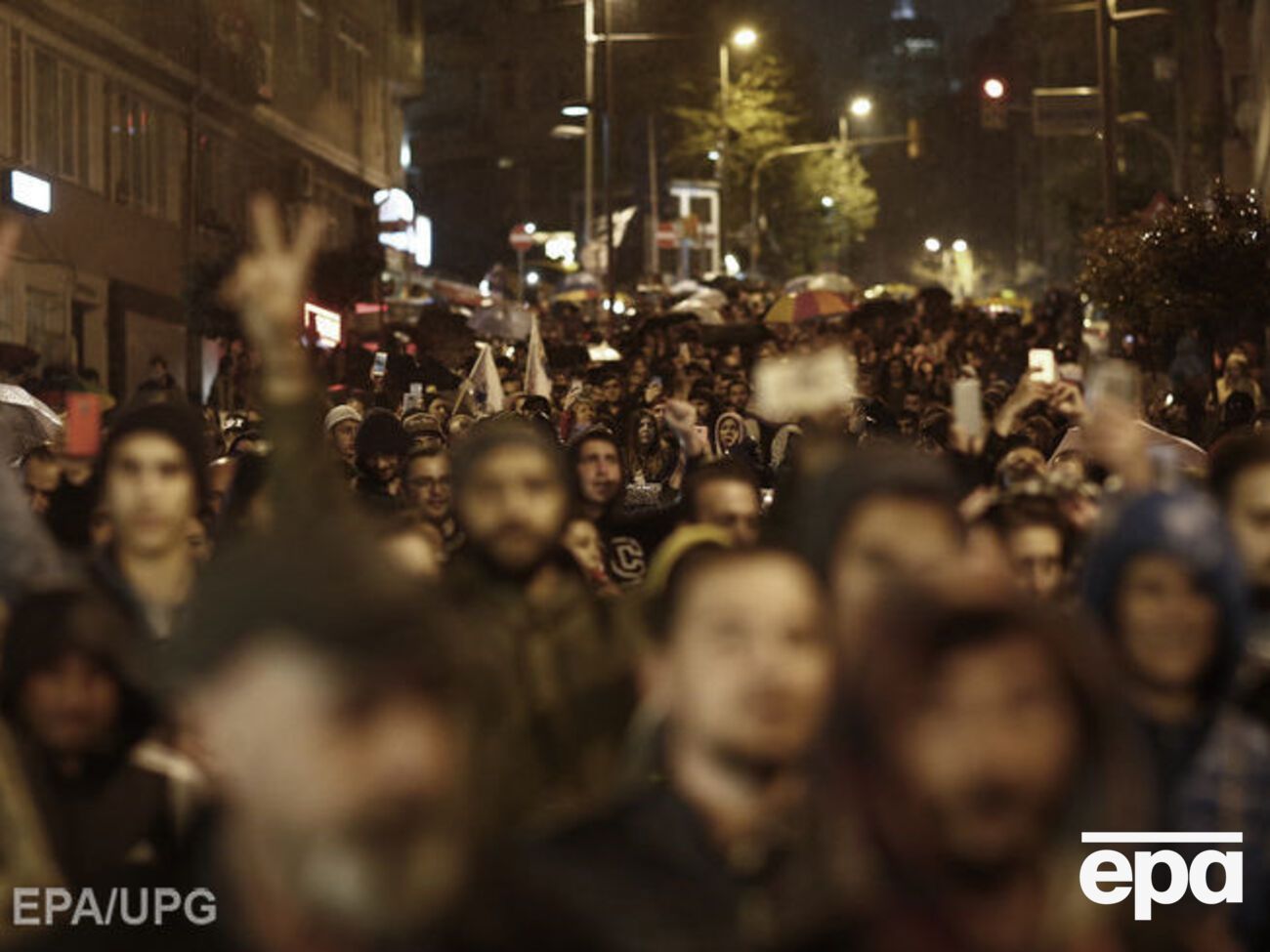 На вулиці вийшли тисячі людей