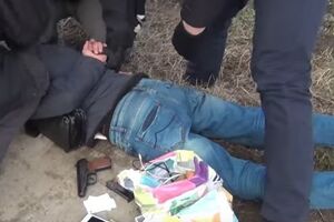 17 апреля Азимов приобрел пару новых сотовых телефонов и сим-карты