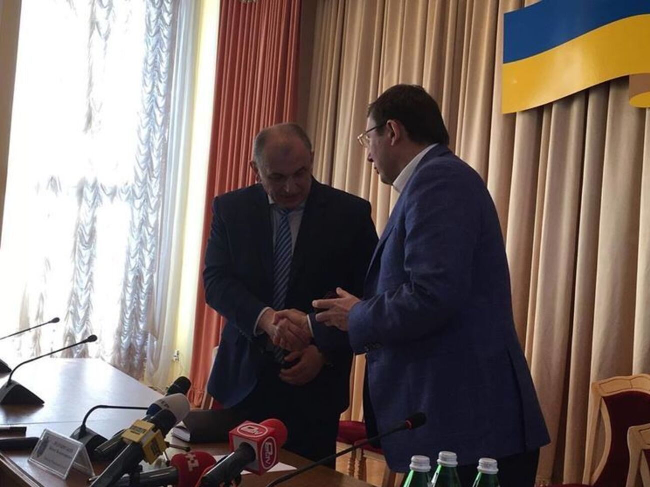 Луценко представил нового прокурора Ровенской области Бодана Подубинского