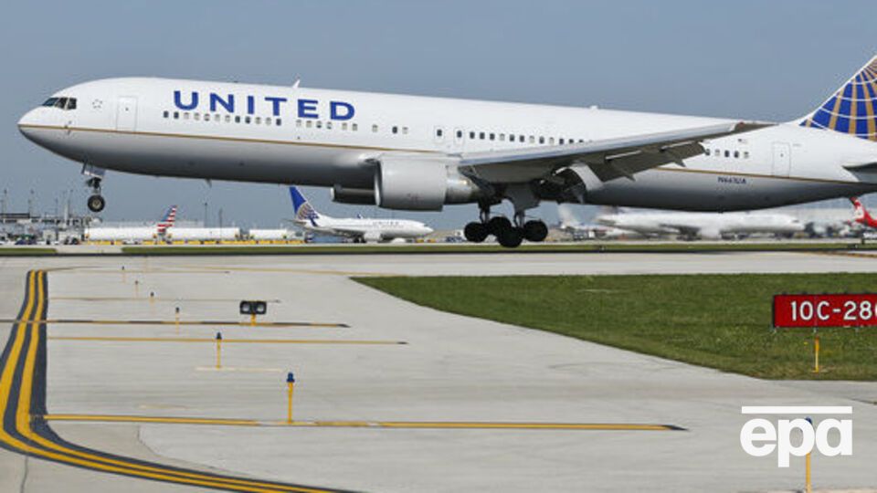 United Airlines змінює правила посадки на рейси своїх співробітників
