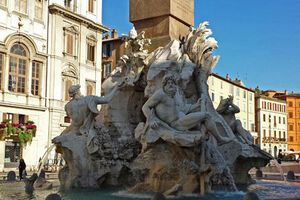 "Фонтан двух морей" находится на площади Венеция, недалеко от Колизея