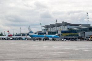 Керівництво аеропорту рекомендує пасажирам стежити за змінами інформації на онлайн-табло