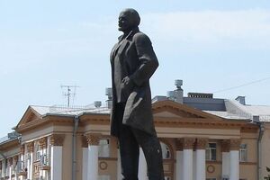 Большая часть респондентов против того, чтобы снести памятники Ленину