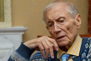 Состояние здоровья Евтушенко начало ухудшаться в пятницу, сообщил его сын