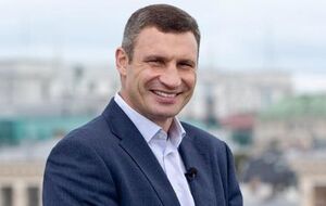 Виталий Кличко: Будем ждать боя и держать кулаки за Владимира