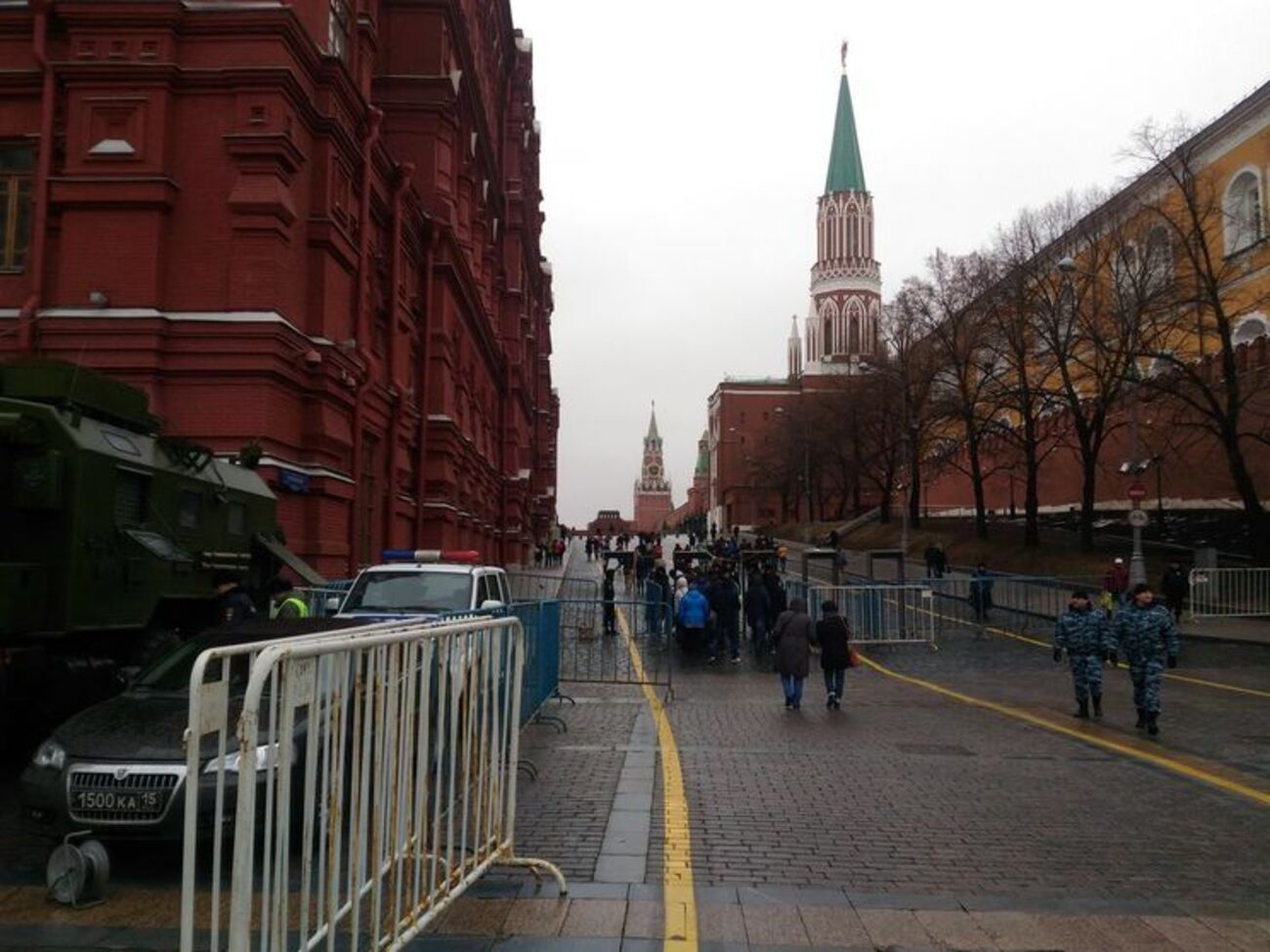 Повідомляють, що у проходах на Красну площу встановили рамки металошукачів